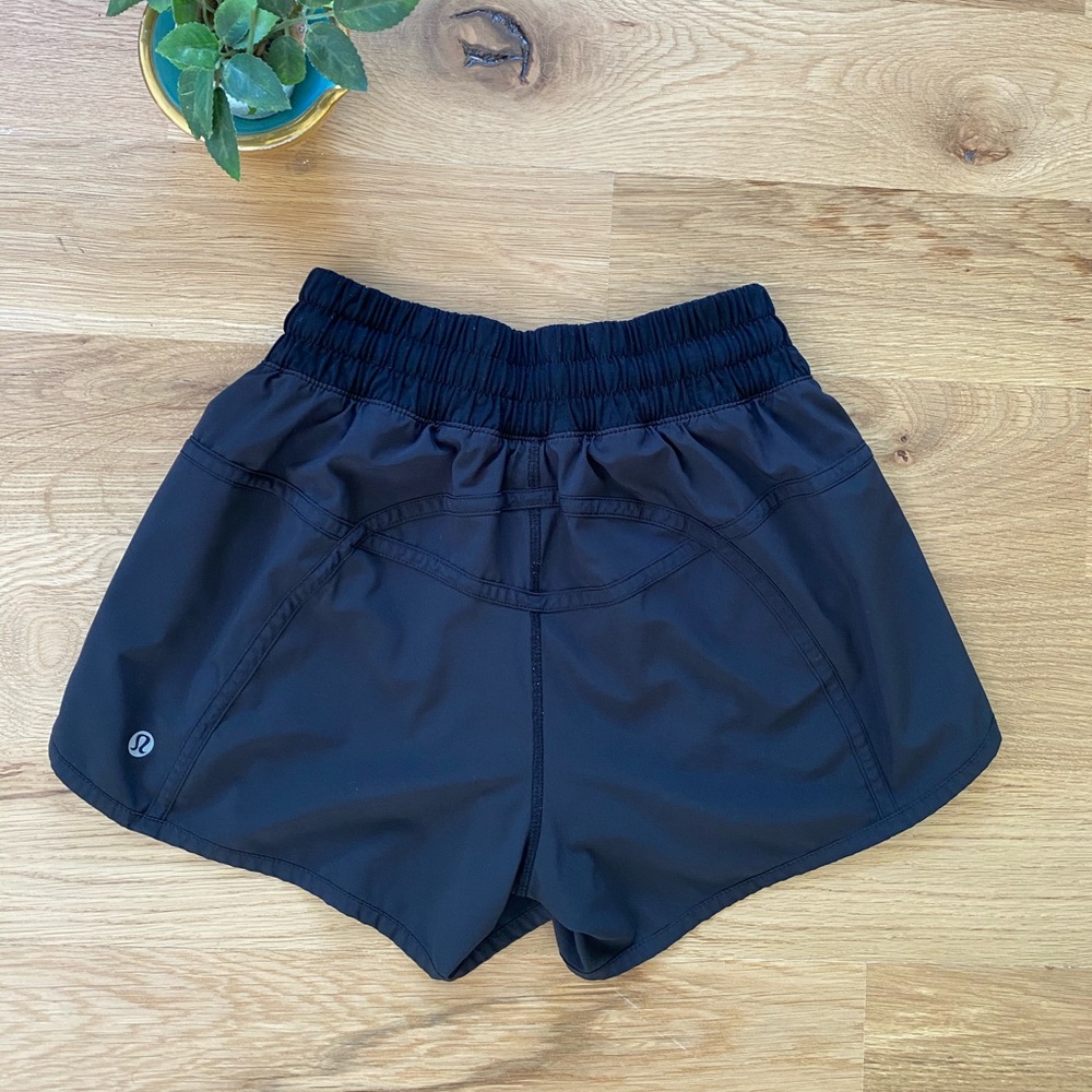 Lululemon Tracker Short V Size 4 Black